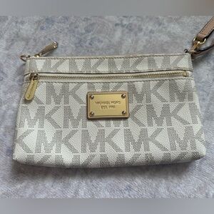 Michael Kors wristlet